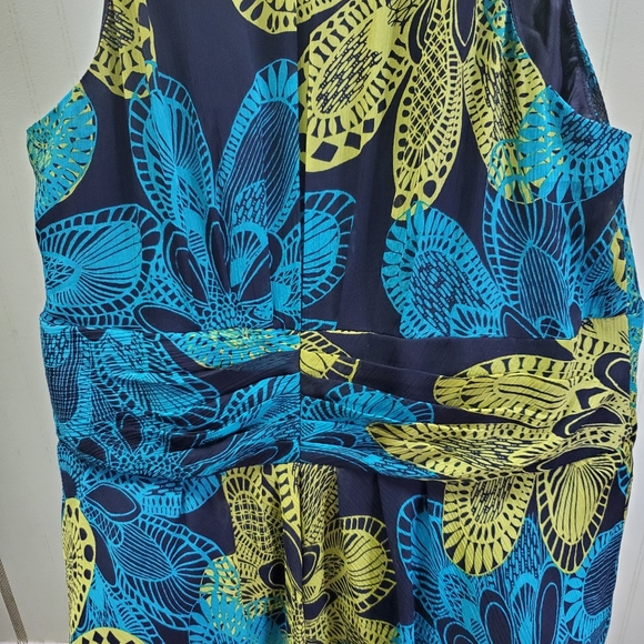 Evan Picone Sleevel lined Flowered dress - Picture 6 of 6